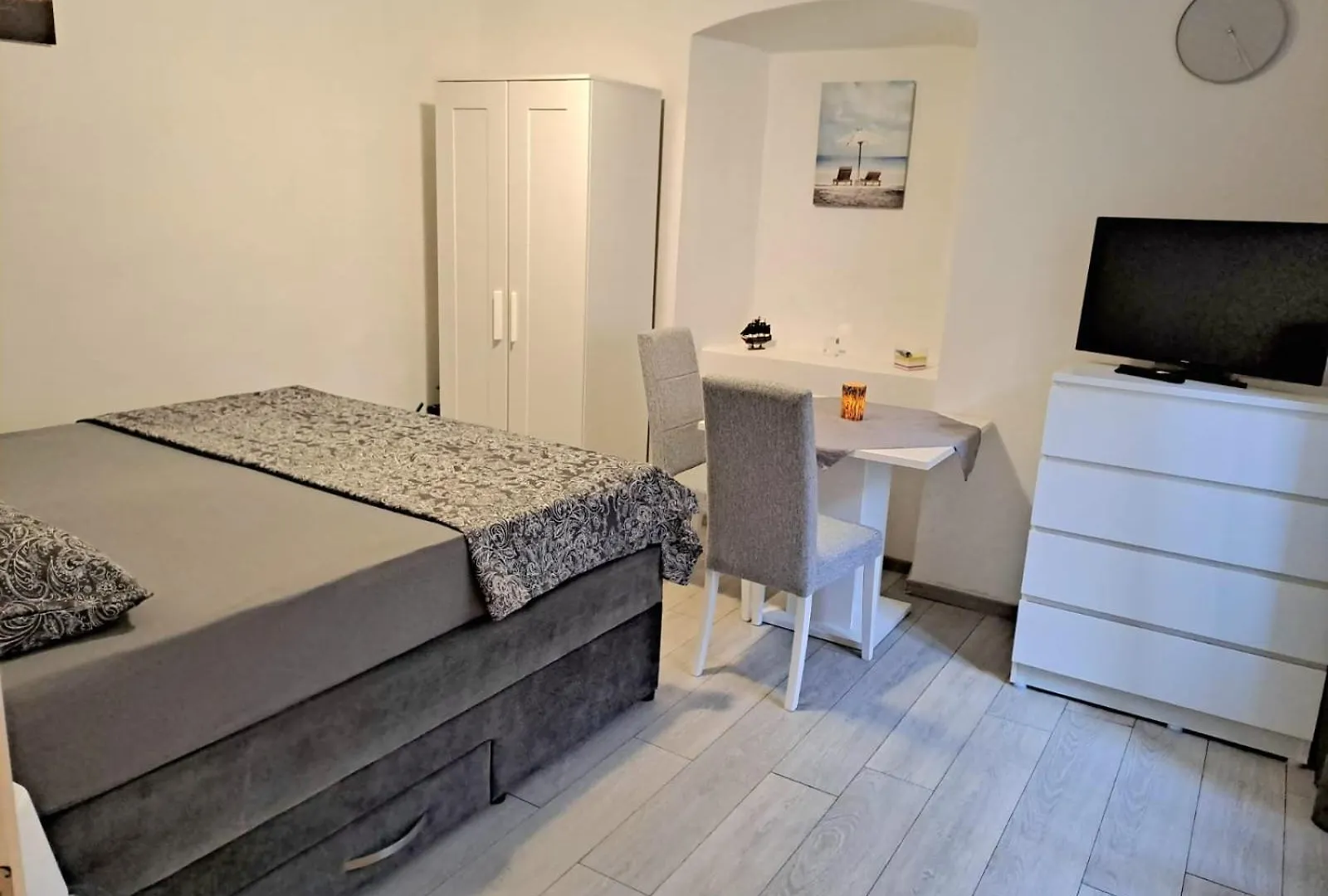 Studio Apartment Lola Kastela